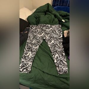 Terra & Sky Black and White Patterned Leggings